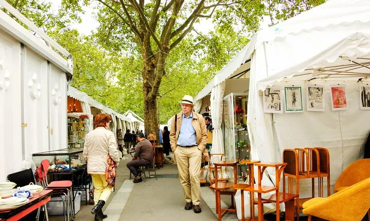 Paris: Saint Ouen Flea Market Guided Tour with Local Guide