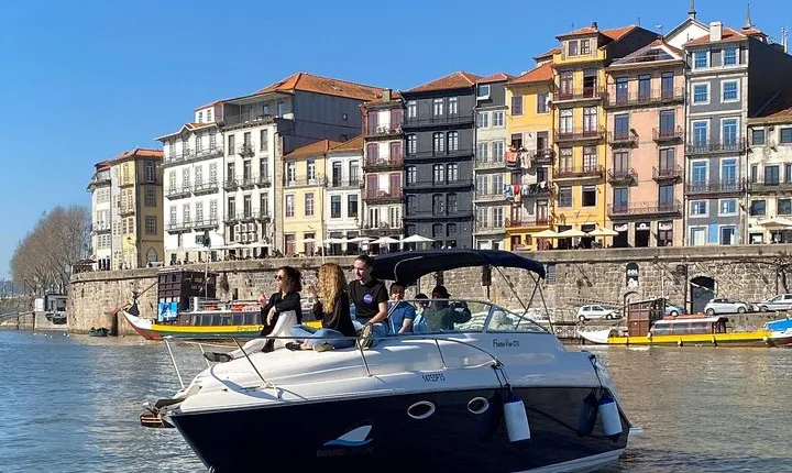 Private tasting in the Douro (1 to 6 people) on a Yacht just for you
