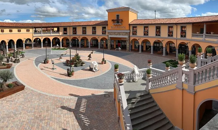 Private Shopping Tour from Florence to Valdichiana Outlet Village