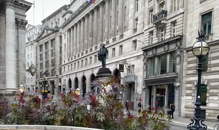 Money and Power in the City Sightseeing Tour