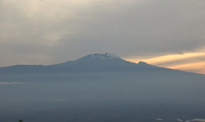 10 days hiking Mount Kilimanjaro 360 View of the mount - northern circuit.