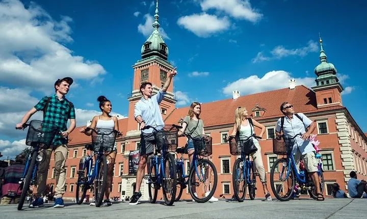 Half-Day Warsaw City Sightseeing Bike Tour for Small Group