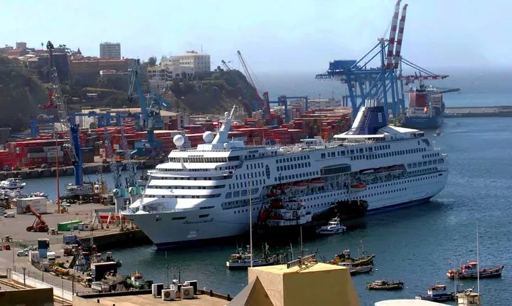 Transfer to San Antonio port prior cruise with tour in Valparaiso and Casablanca