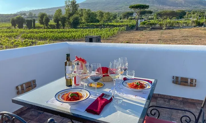 Private tour to Pompeii and winery