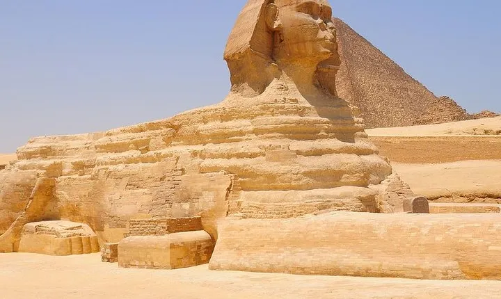 Private Tour: Cairo, Giza Pyramids, Sphinx, and Hanging Church from Hurghada