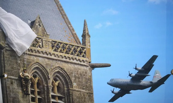 Day trip from Paris to Sainte Mère Eglise aboard a Van - Private Tour (7 pax)