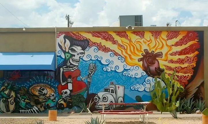 Phoenix Street Art Private Walking Tour with a Guide
