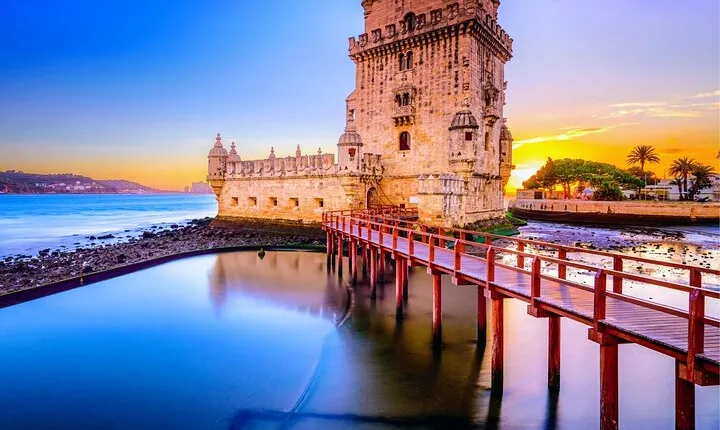 Private 4-Hour Lisbon City Highlights Tour by Tuktuk