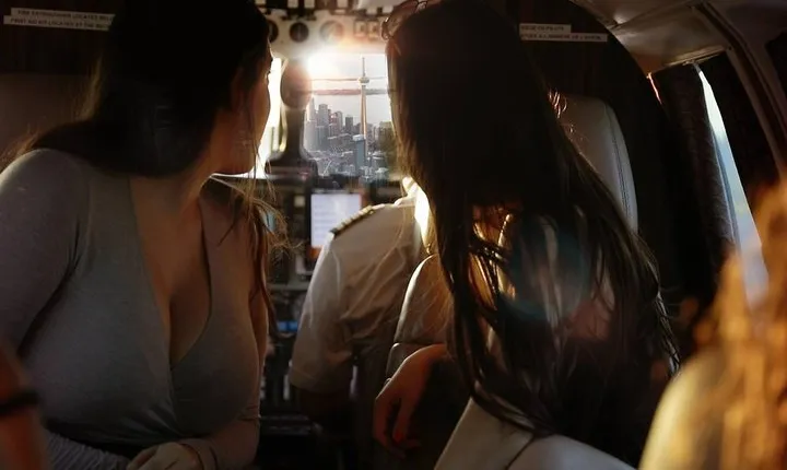 One hour Aerial Tour of Toronto and Niagara Falls with iflyTOTO