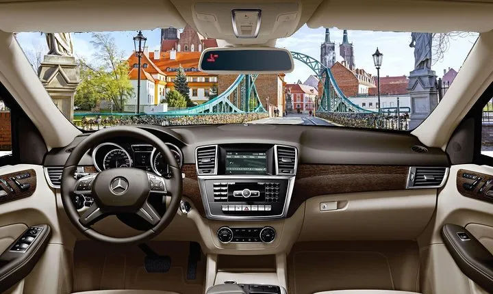 Krakow Private Transfer from Krakow city centre to Krakow Airport