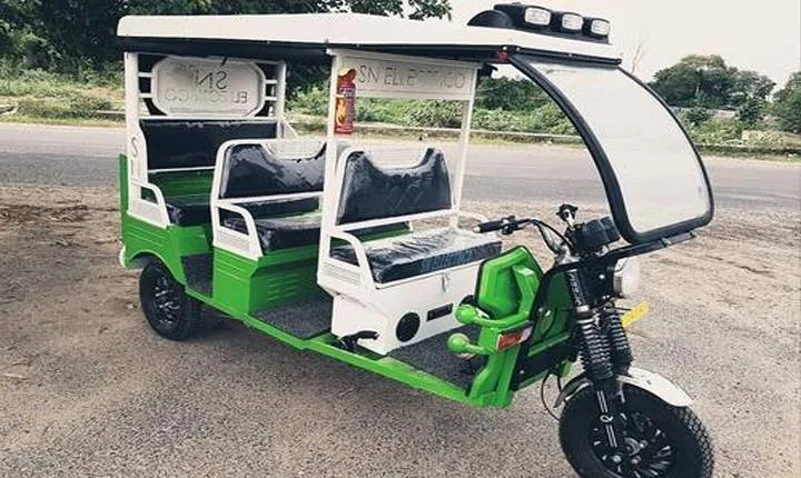 Full Day Taj Mahal & Agra City Tour by E-Rickshaw