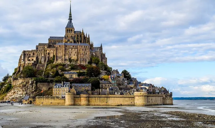 Private transport from Paris to Mont-Saint-Michel