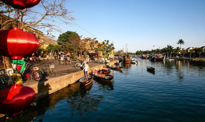 Explore Vietnam's Popular Attractions with this 10 days Shared Tour