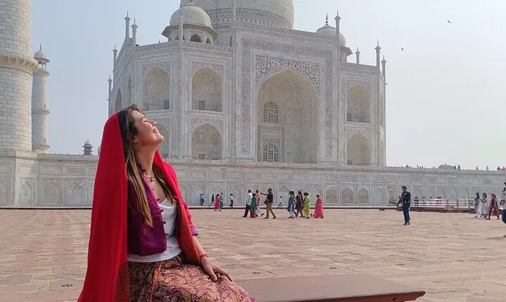 Taj Mahal Sunrise or Sunset Tour with Optional Lunch