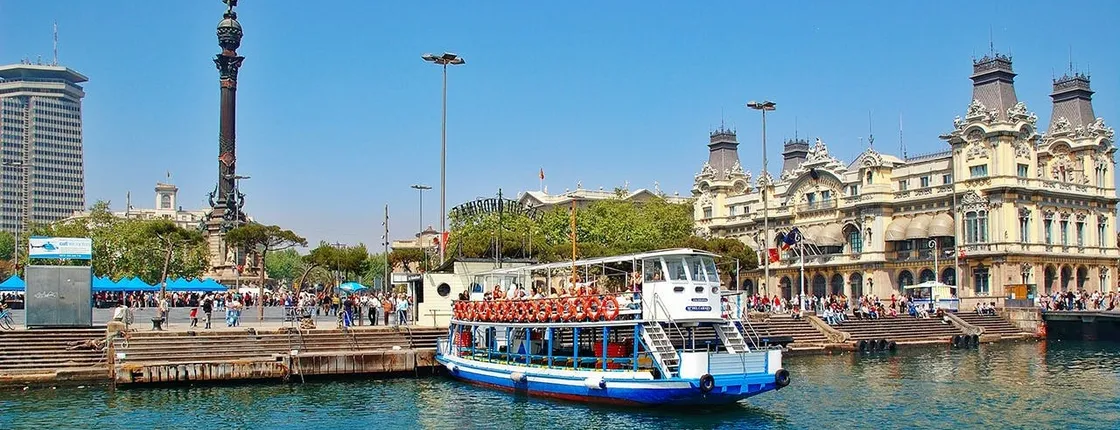 Las Golondrinas in Barcelona 60-minute boat trip tickets