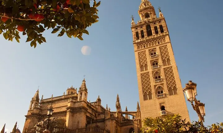 The Real Gems of Seville. Private Tour