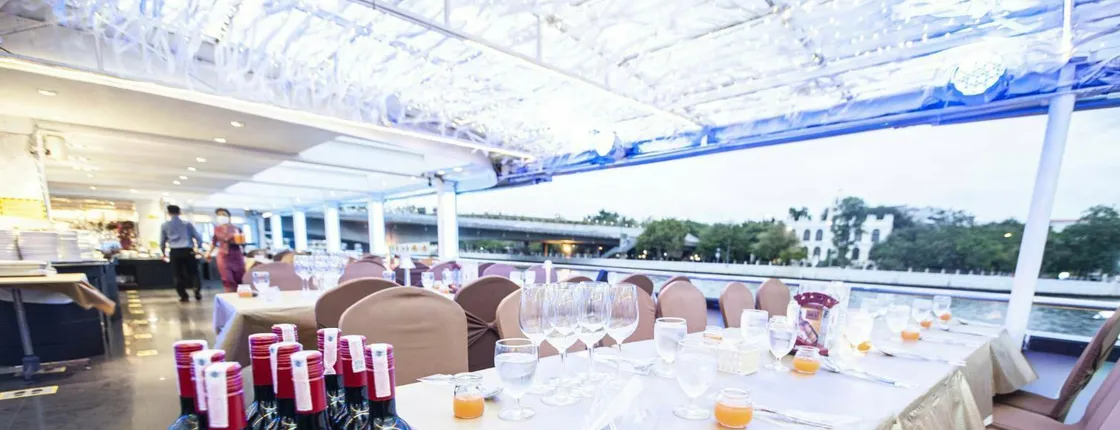 Evening dinner on Chao Phraya cruise