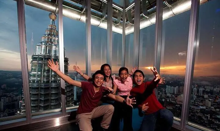 Petronas Twin Tower Skybridge View & Dining Experience Tour with Local Host