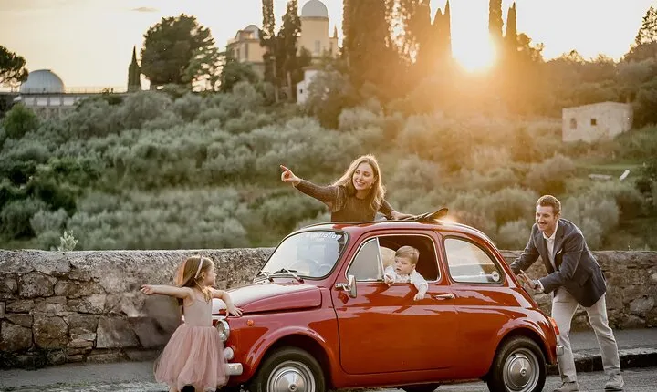 Tour and Photoshoot with Retro Cars in Florence and Chianti