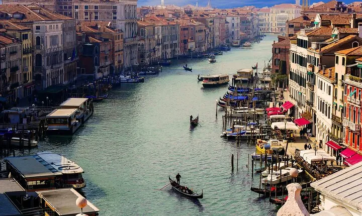 Private Door-to-Door Transfer from Lake Como to Venice