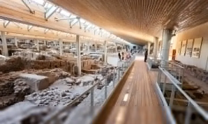 Archaeological bus tour to Akrotiri excavations & Red beach