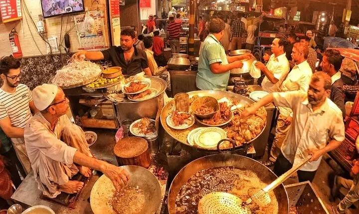 Taste Famous & Best Street Food of Old Delhi (Jama Masjid)