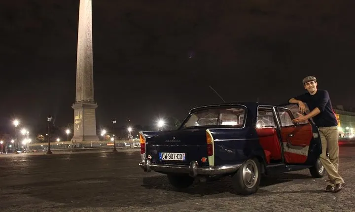 Visit Paris in a vintage car