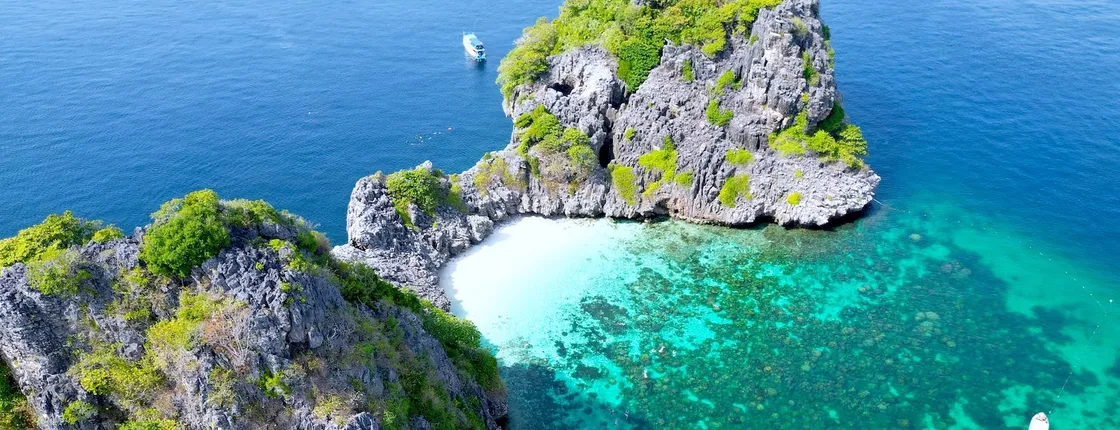Koh Haa and Koh Rok snorkel tour by speedboat from Koh Lanta Yai