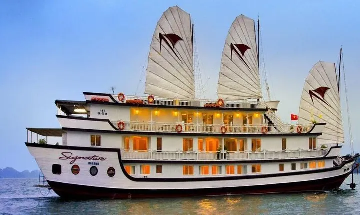 Deluxe 2 days cruise and kayak adventure in Halong Bay