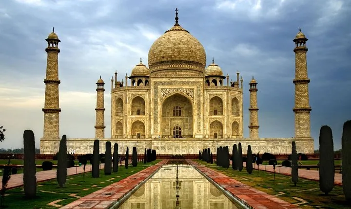 Full Day Taj mahal, Agra Fort, Fatehpur Sikri from Delhi by Train