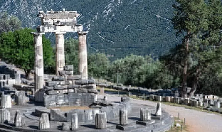 2 Days Private Tour from Athens to Delphi and Meteora