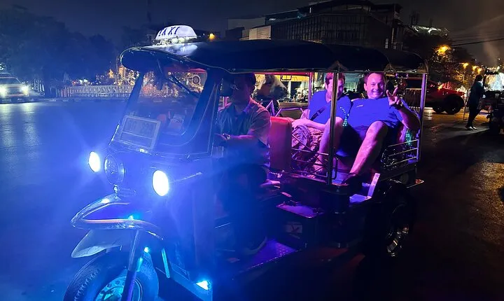 Private Bangkok Romantic Evening Tour by TukTuk