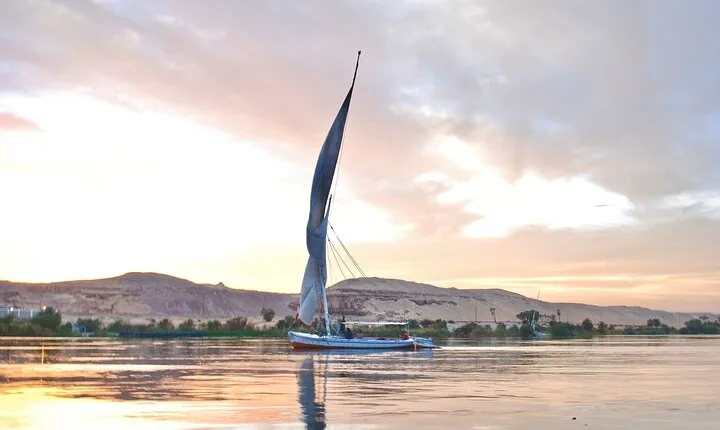 Felucca Half Day Tour with Fishing and Lunch from Luxor