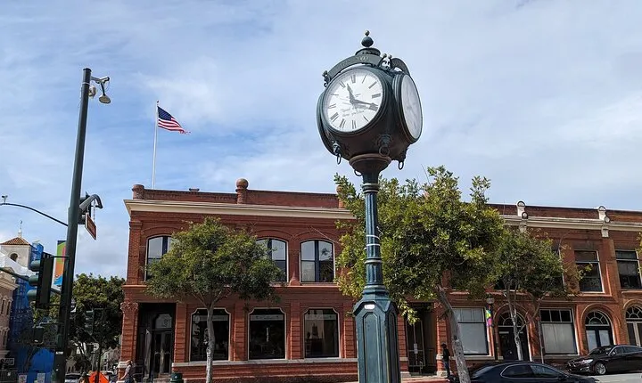San Luis Obispo Scavenger Hunt Walking Tour and Game