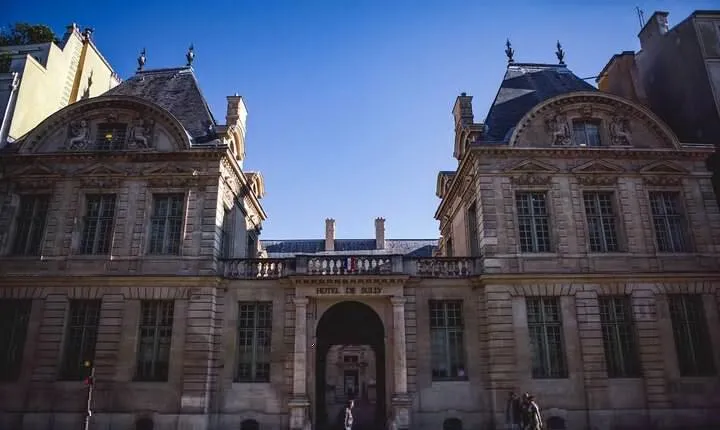 5-Hour Le Marais and Cruise with Lunch with CDG Airport Pick up