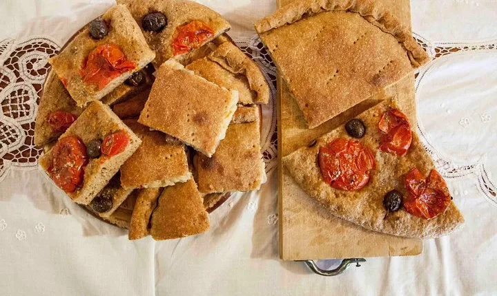 Small Group Market tour and Dining Experience at a Cesarina's home in Ostuni