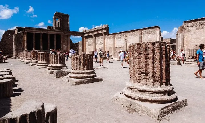 Transfer from Rome to Naples with stop 2 hours at Pompeii excavations