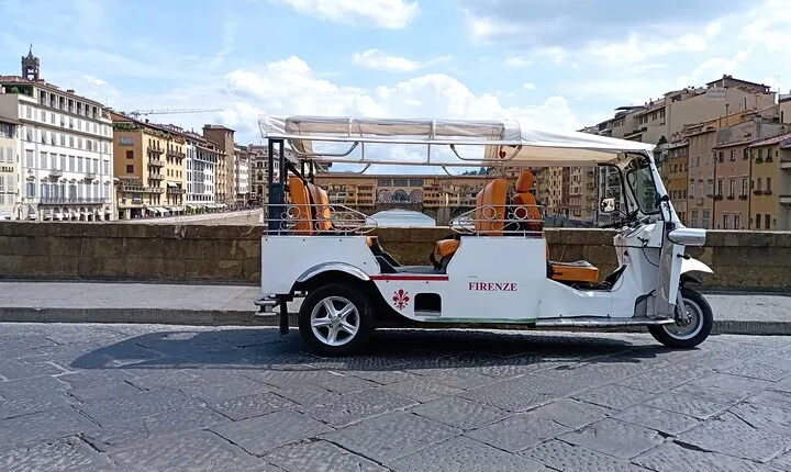 Tour of Florence OldTown in golf cart etuktuk (Minimum 2 PAX)