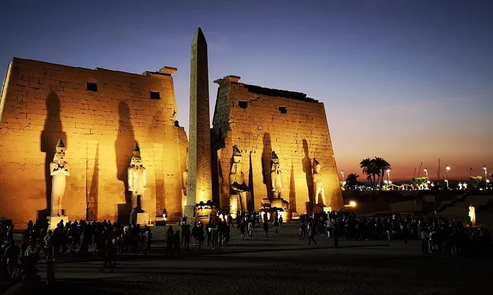 Full-Day Tour of Luxor,Karnak, Habu Temples & Valley of the kings