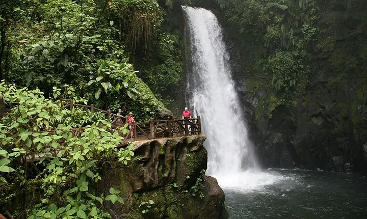 La Paz Waterfall Gardens From San José