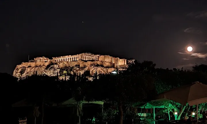 Athens at Night Enchanting Walking Tour and Dinner Delights
