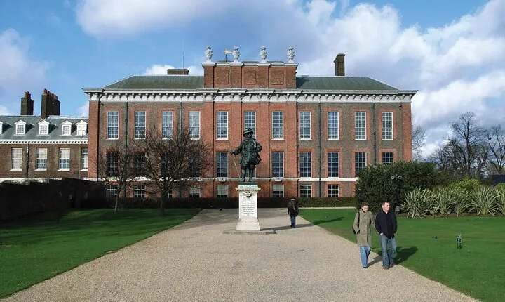 London Royal Kensington Guided Walking Tour