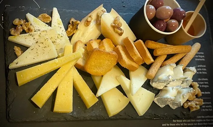 Porto Private Gourmet Food & Wine Historic Tour with a Sommelière