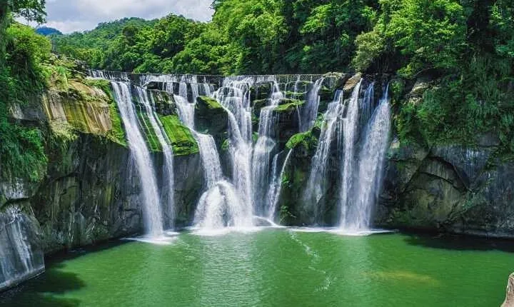 Yehliu, Jiufen & Shifen Taiwans North Coast Day / Night Tour