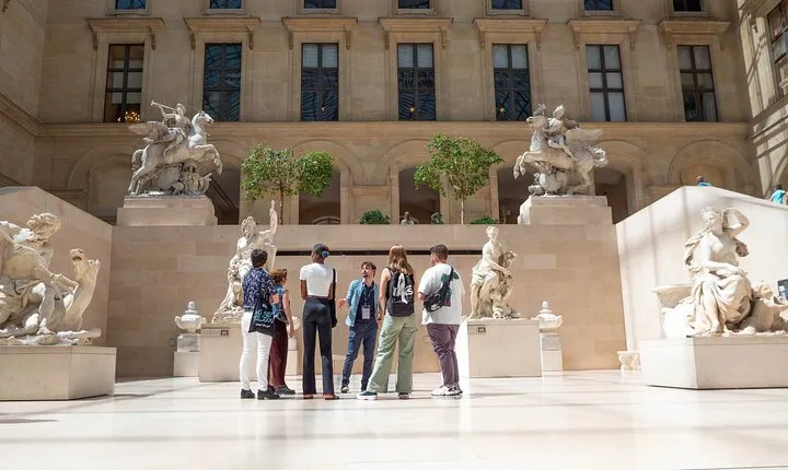 Fabuleux Guided Tour Through the Louvre Museum with Access