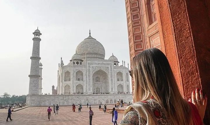 Private Taj Mahal Tour by Fastest Train from Delhi