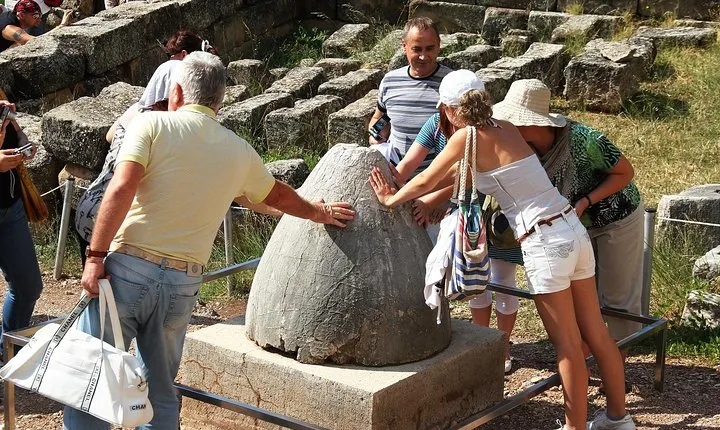 Overnight Delphi and Meteora Tour from Athens with Spanish-Speaking Guide