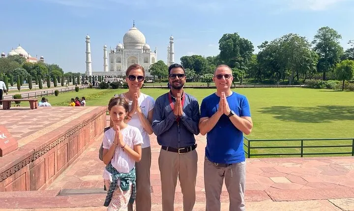 Agra Taj Mahal Tour in Same Day Returns