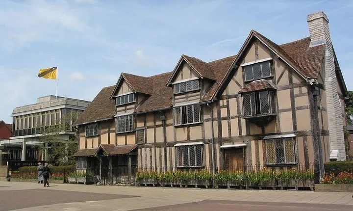 Cotswold & Shakespeare Country Tour in Executive Luxury Vehicle Private 