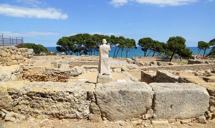 Costa Brava and Empuries Small Group Tour with Hotel Pick-Up and Boat Ride